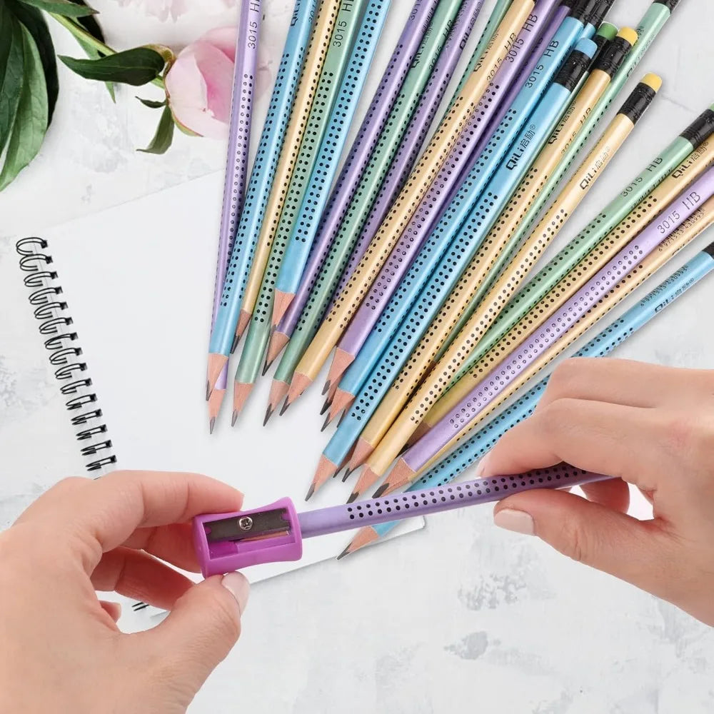 12 Stück neue dreieckige HB-Punkte-Bleistifte für Kinder mit Cartoon-Design, mehrfarbig gemischt, mit Radiergummi – Kalligrafie-Set für Schüler – Schreibwaren