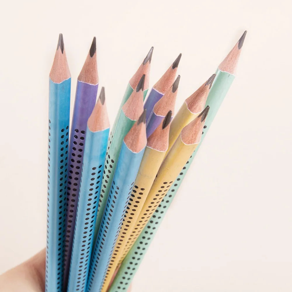 12 Stück neue dreieckige HB-Punkte-Bleistifte für Kinder mit Cartoon-Design, mehrfarbig gemischt, mit Radiergummi – Kalligrafie-Set für Schüler – Schreibwaren