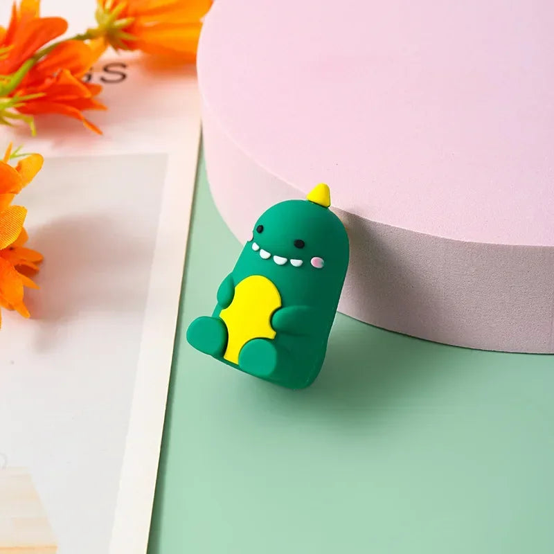 Bleistiftspitzer für Schüler, kawaii Cartoon-Tier- und Frucht-Design, niedlicher Anspitzer für Kinder, tolles Schulmaterial."