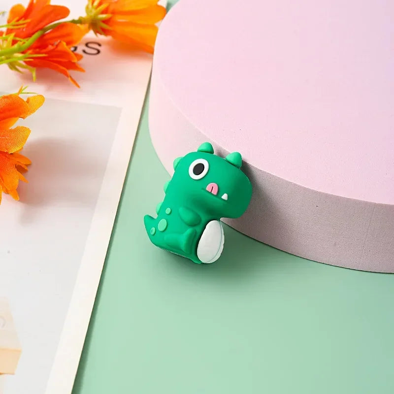 Bleistiftspitzer für Schüler, kawaii Cartoon-Tier- und Frucht-Design, niedlicher Anspitzer für Kinder, tolles Schulmaterial."