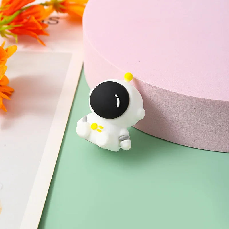 Bleistiftspitzer für Schüler, kawaii Cartoon-Tier- und Frucht-Design, niedlicher Anspitzer für Kinder, tolles Schulmaterial."