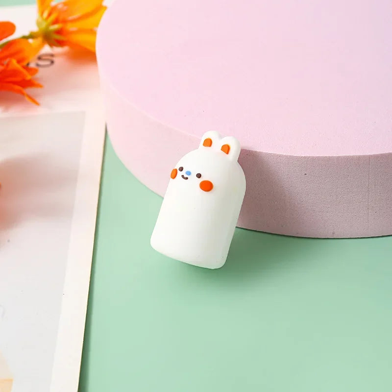 Bleistiftspitzer für Schüler, kawaii Cartoon-Tier- und Frucht-Design, niedlicher Anspitzer für Kinder, tolles Schulmaterial."