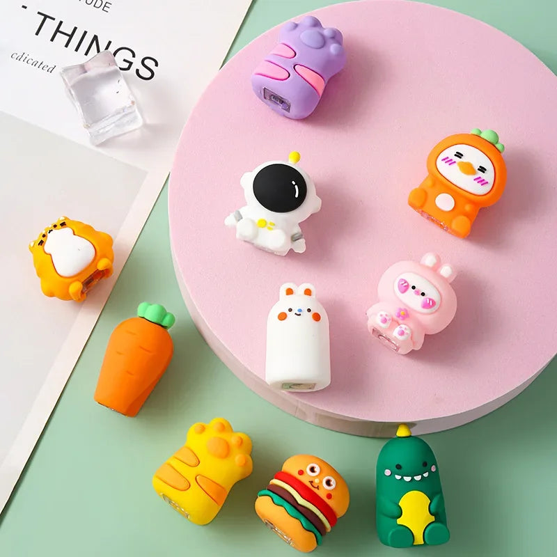 Bleistiftspitzer für Schüler, kawaii Cartoon-Tier- und Frucht-Design, niedlicher Anspitzer für Kinder, tolles Schulmaterial."